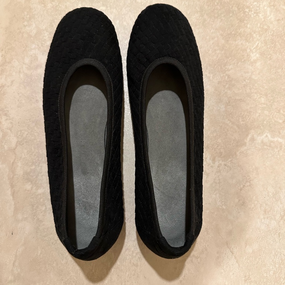 Stuart Weitzman quilted suede ballet flats. Black, size 9 1/2.